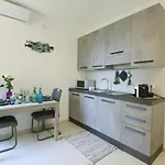 A Private And Parking 公寓 *