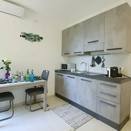 A Private And Parking Appartement *