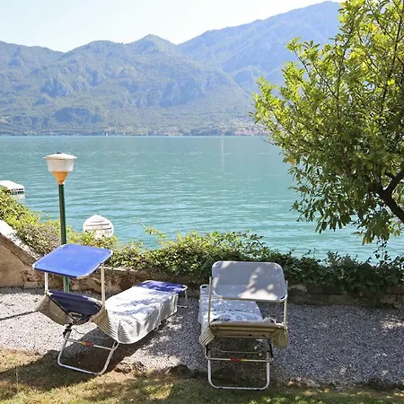 A Private And Parking Apartamento Oliveto Lario