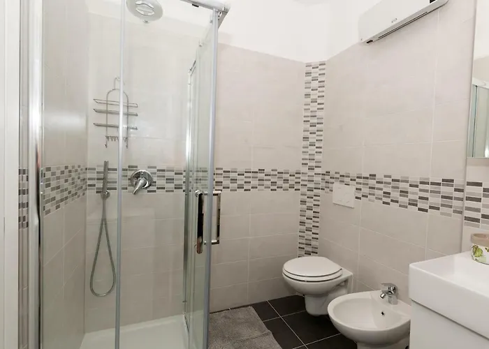 A Private And Parking Apartamento Oliveto Lario