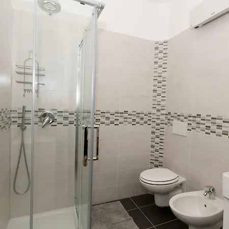 A Private And Parking Appartement Oliveto Lario